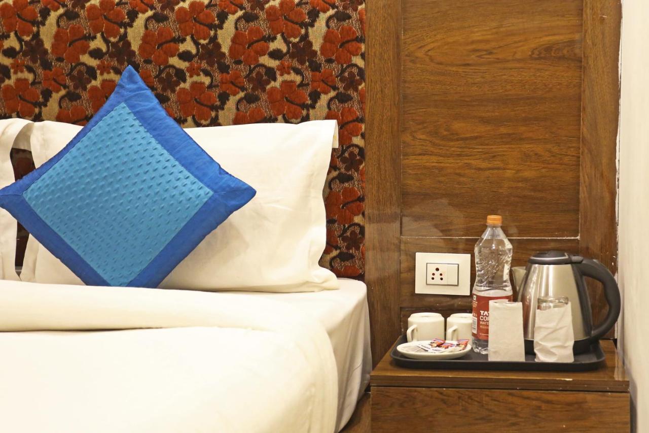 Hotel Emblem Suites- Near Delhi Airport New Delhi Exterior foto