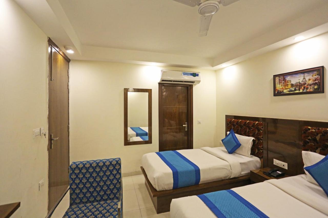 Hotel Emblem Suites- Near Delhi Airport New Delhi Exterior foto