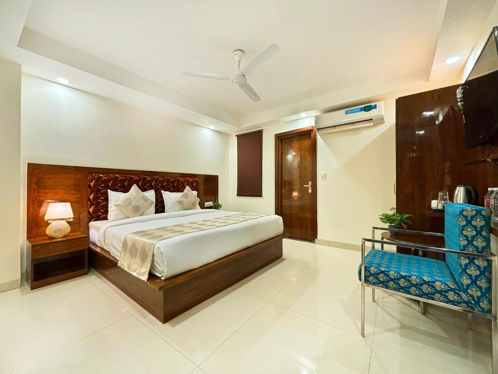 Hotel Emblem Suites- Near Delhi Airport New Delhi Exterior foto