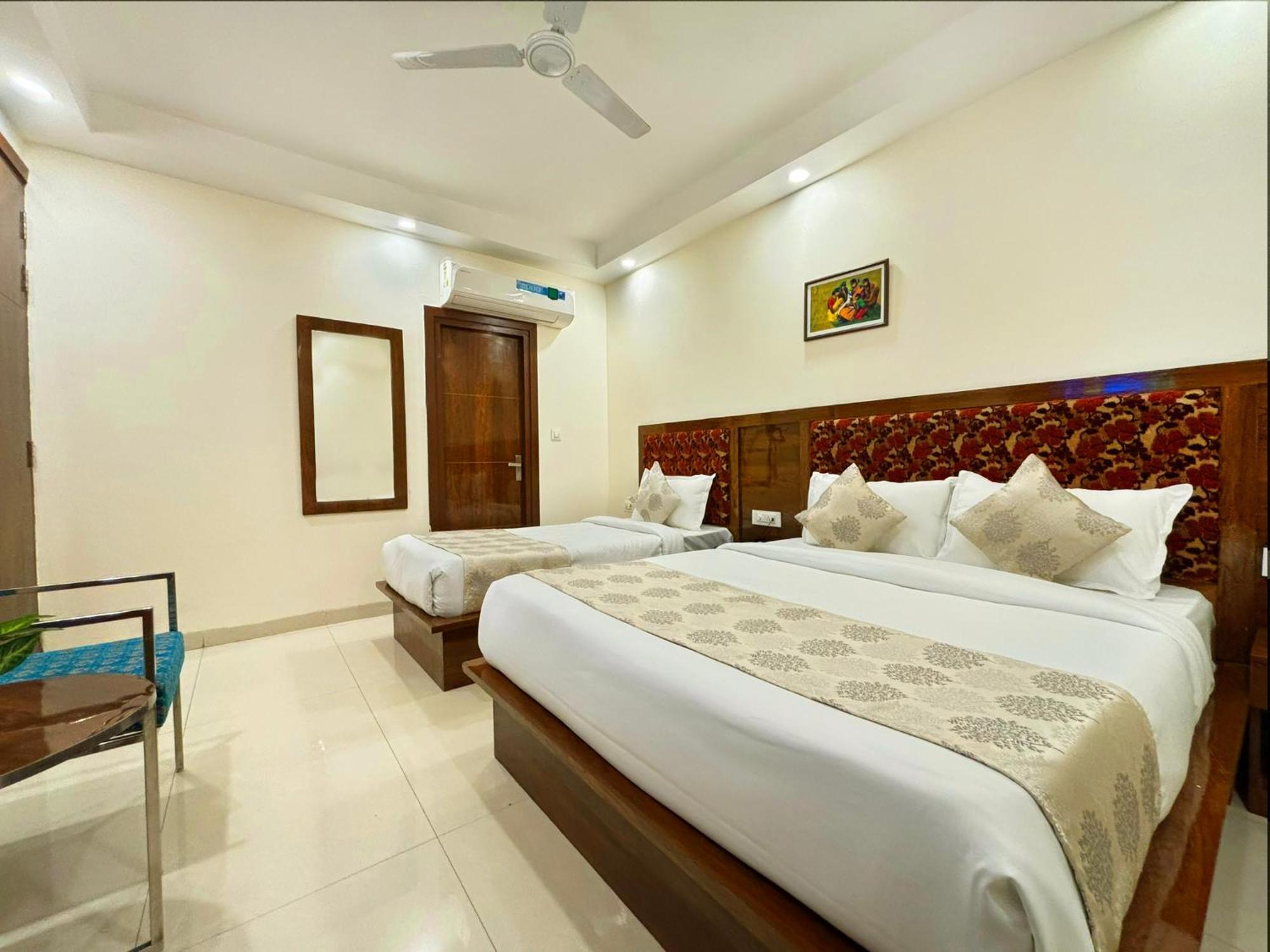 Hotel Emblem Suites- Near Delhi Airport New Delhi Exterior foto