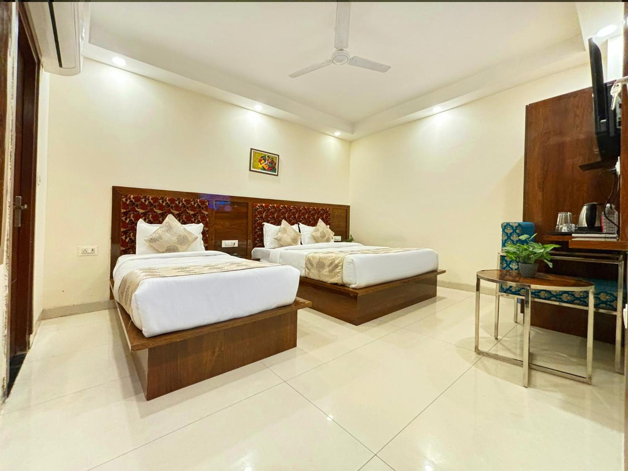 Hotel Emblem Suites- Near Delhi Airport New Delhi Exterior foto