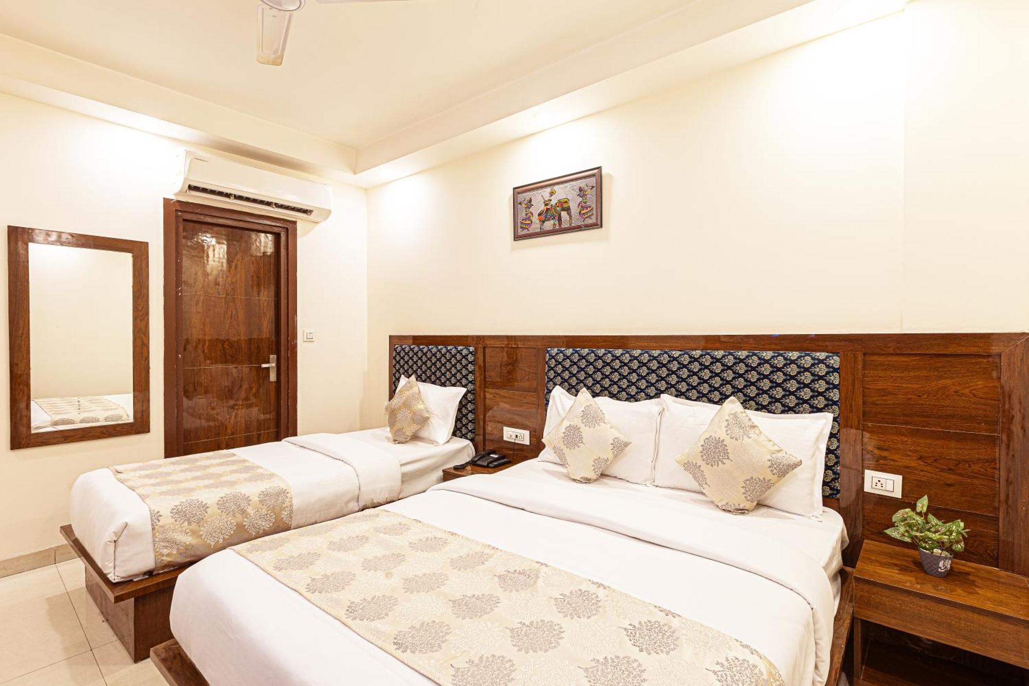 Hotel Emblem Suites- Near Delhi Airport New Delhi Exterior foto