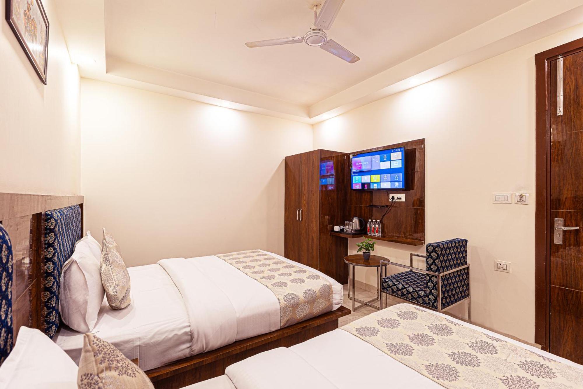 Hotel Emblem Suites- Near Delhi Airport New Delhi Exterior foto