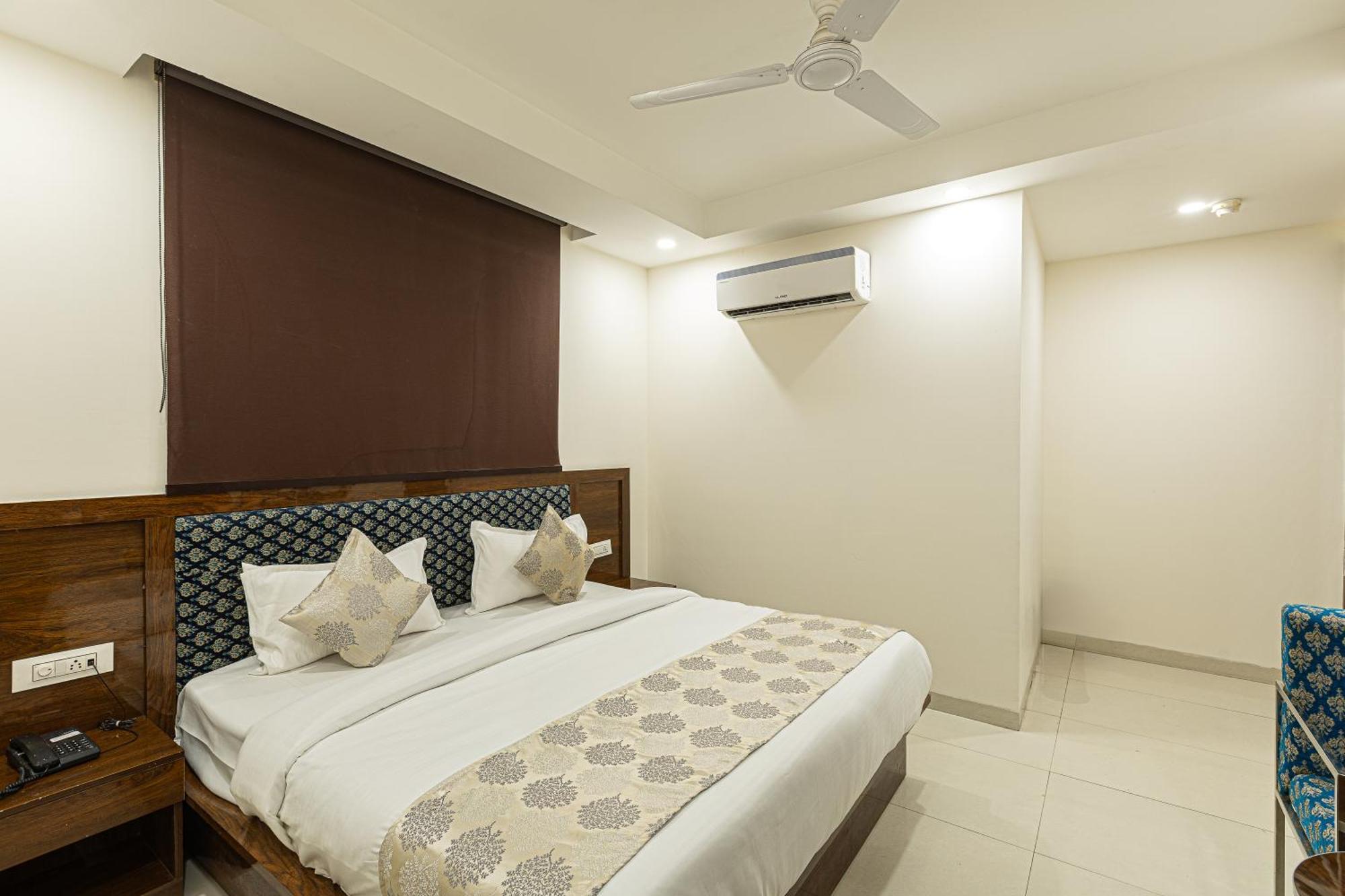 Hotel Emblem Suites- Near Delhi Airport New Delhi Exterior foto