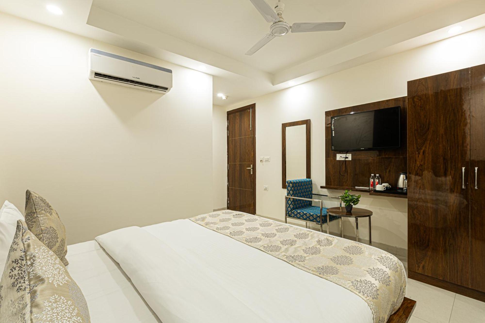 Hotel Emblem Suites- Near Delhi Airport New Delhi Exterior foto