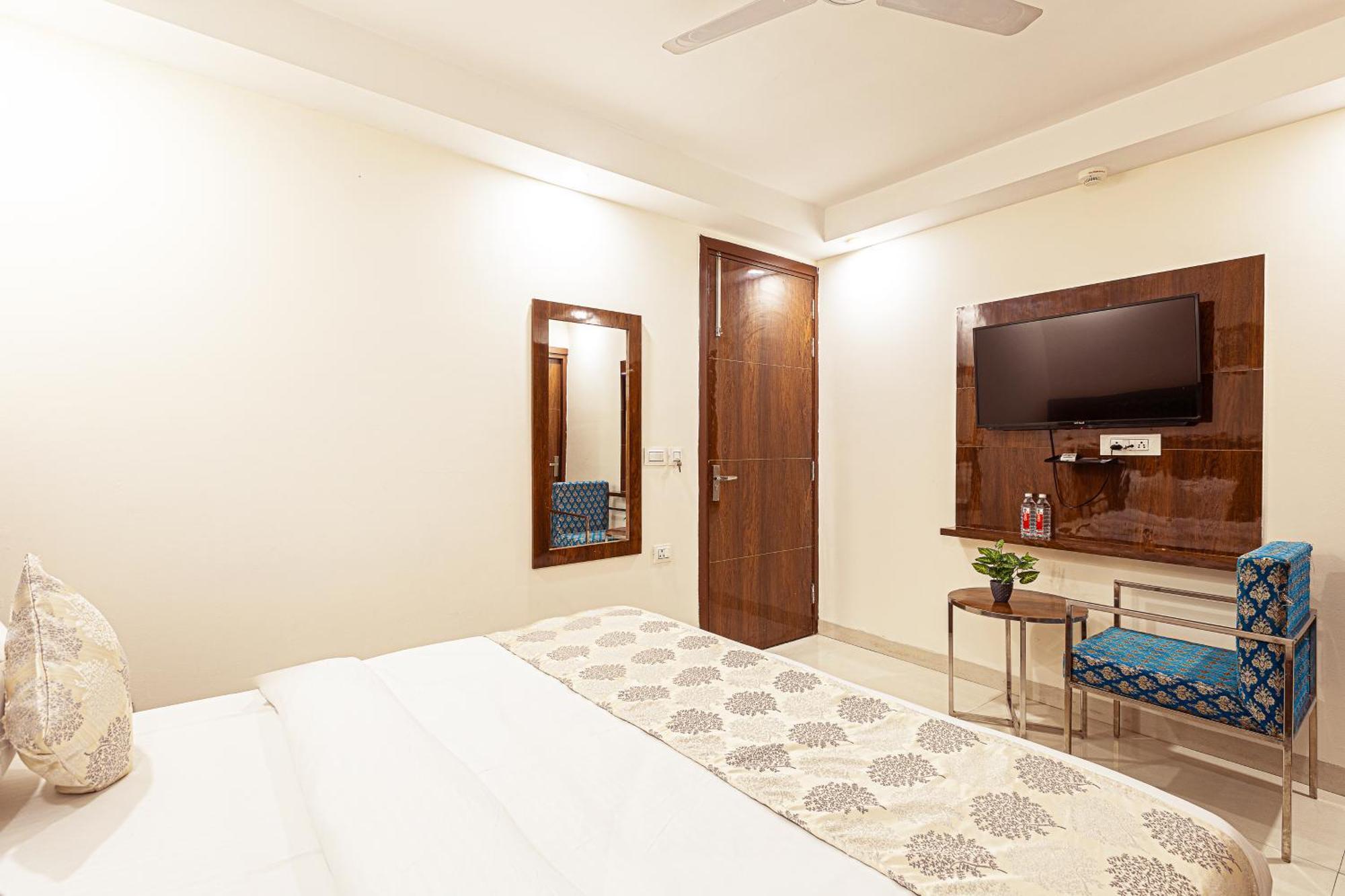 Hotel Emblem Suites- Near Delhi Airport New Delhi Exterior foto