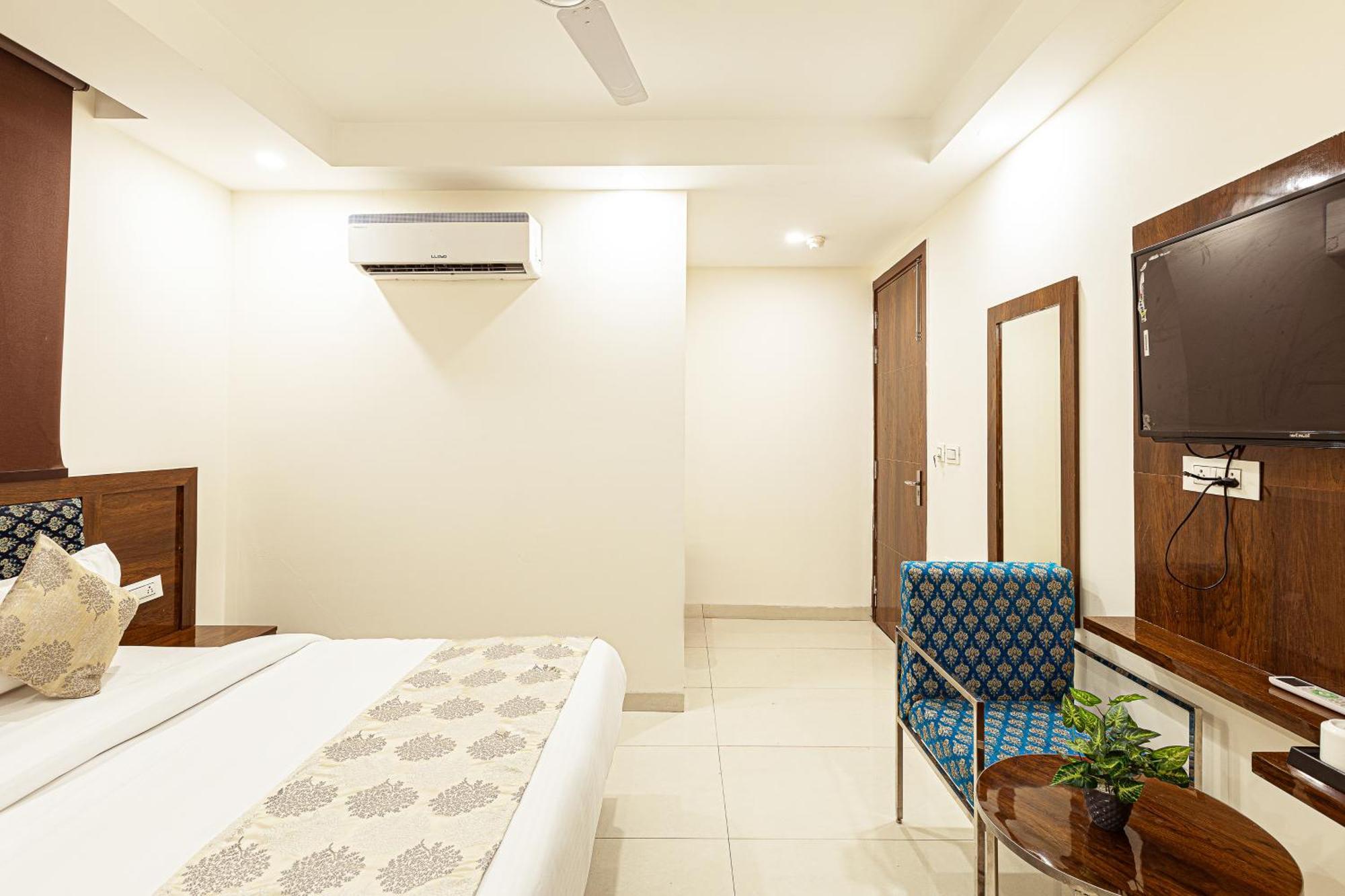 Hotel Emblem Suites- Near Delhi Airport New Delhi Exterior foto