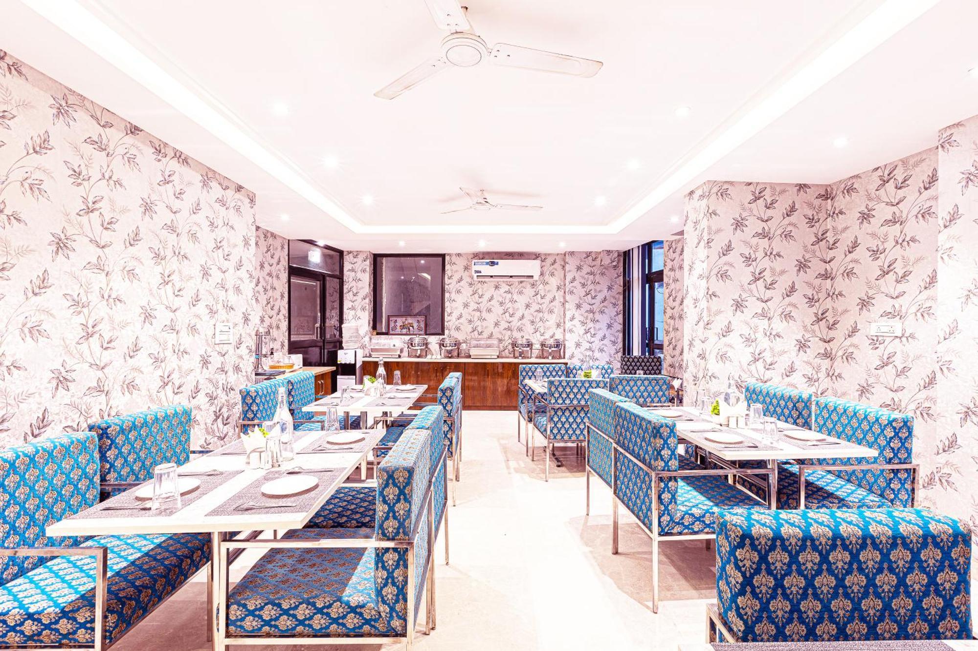 Hotel Emblem Suites- Near Delhi Airport New Delhi Exterior foto