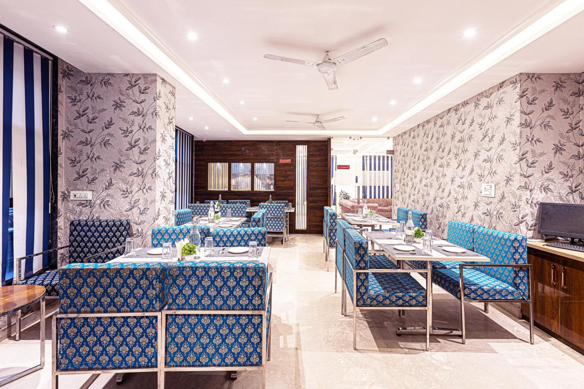 Hotel Emblem Suites- Near Delhi Airport New Delhi Exterior foto